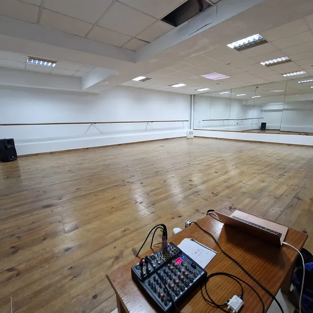 La Esférica. Escuela de danza y baile contemporáneo salón para danza