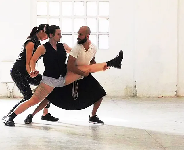 La Esférica. Escuela de danza y baile contemporáneo elena 2 trio
